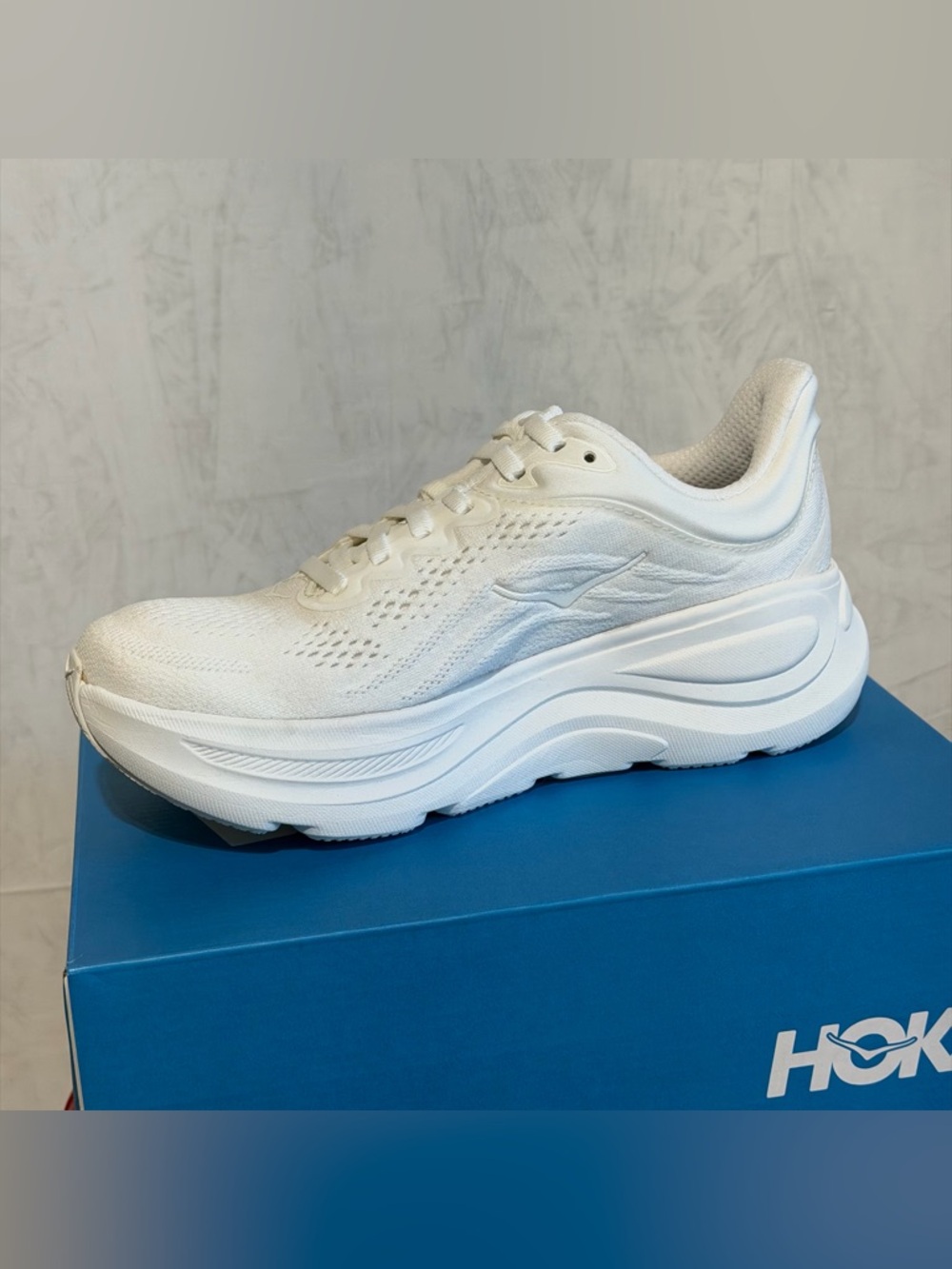 HOKA Women's Bondi 9 Wide Width White 1162014/ WWH, NEW WITH BOX,Sizes 6.5 & 8.5 - Picture 3 of 13